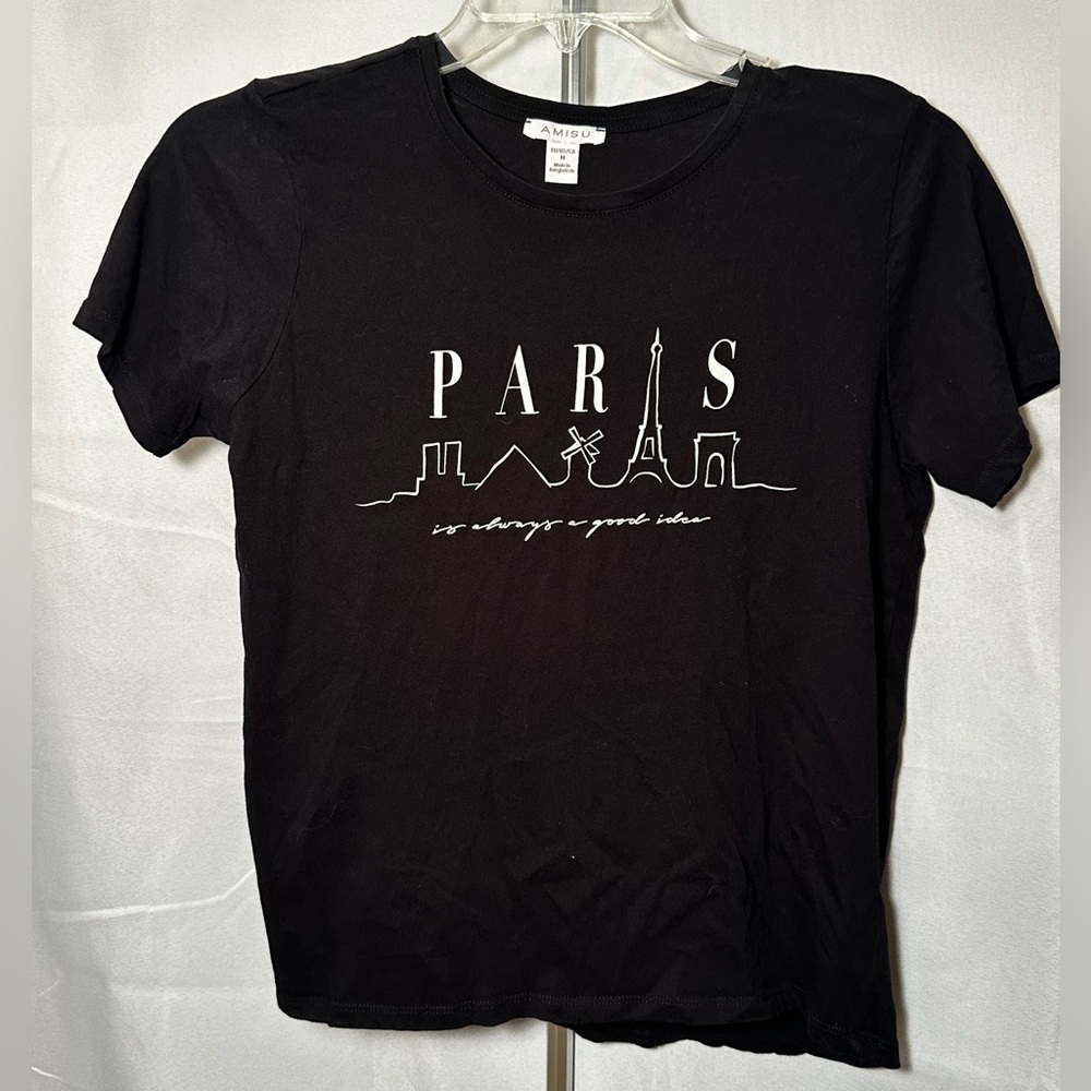 Paris themed women’s top. Size M. Short sleeve. Nice silhouette graphics.